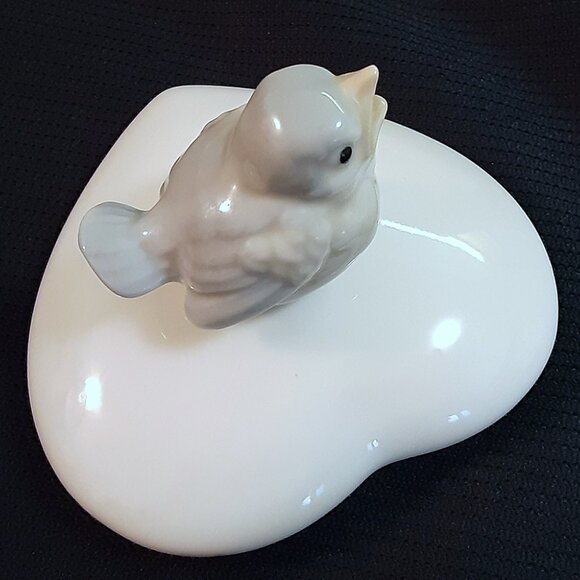 Otagiri small porcelain ring or trinket box - heart, Made in Japan, bird finial - Picture 2 of 5
